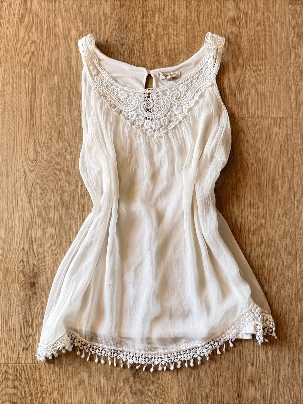 Via Signoria white silk flowy tank top with lace detail